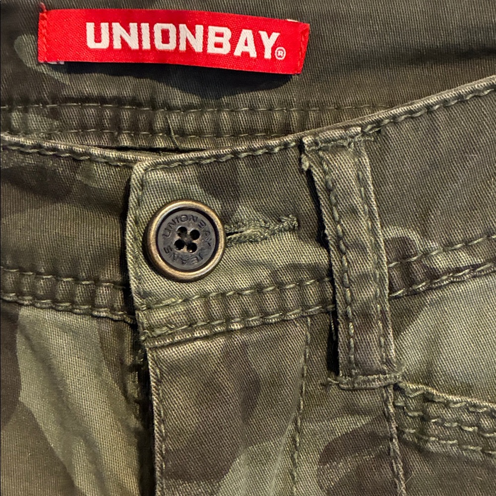 UNIONBAY Green Camouflage Cargo Pants with Zipper Detail under front pocket - Picture 3 of 9
